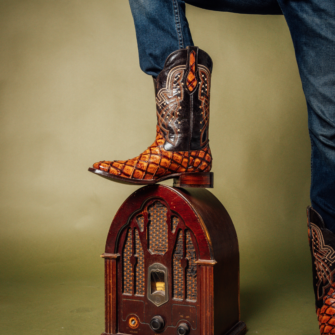 Bota Exótica Pez Pirarucú Amarillo